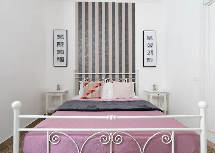 Zaira Bed & Breakfast 4*
